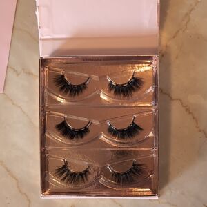NWOT - Worthy Magnetic False Eyelashes
